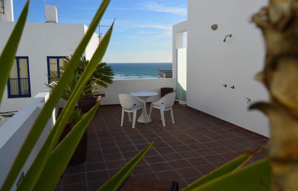 Apartamentos El Arrecife Conil De La Frontera Exterior photo